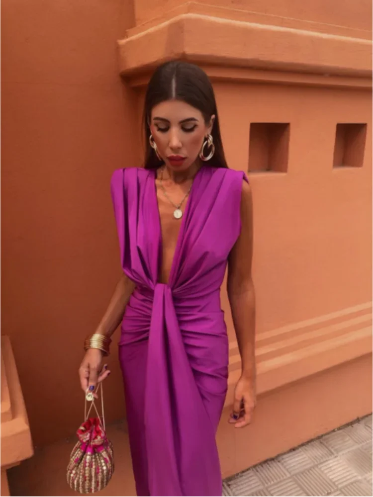 Elegante vestido con cuello en V