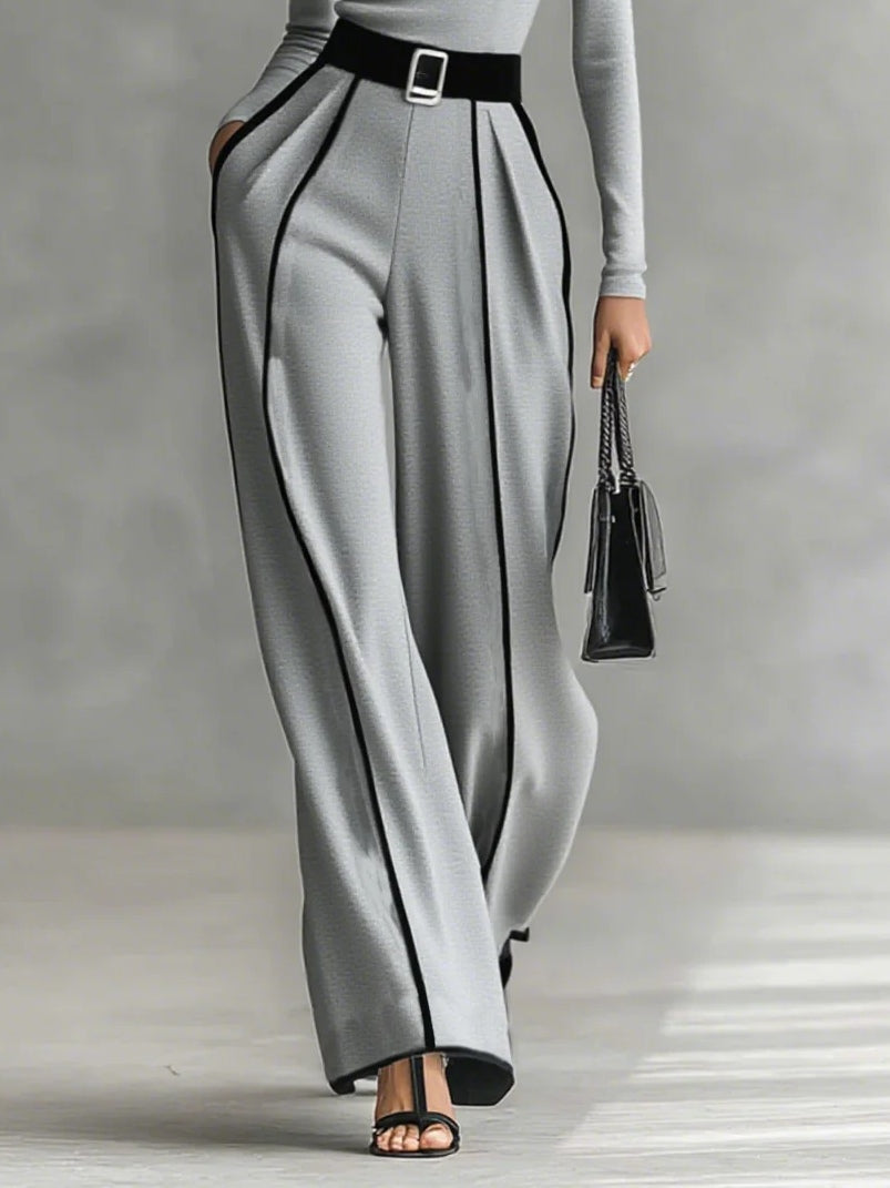 Vera - Elegant set with contrast detail