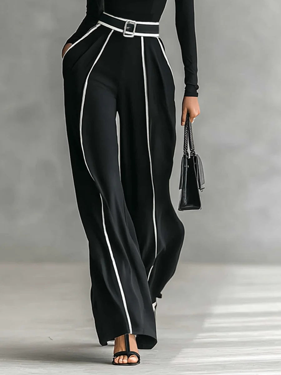 Vera - Elegant set with contrast detail