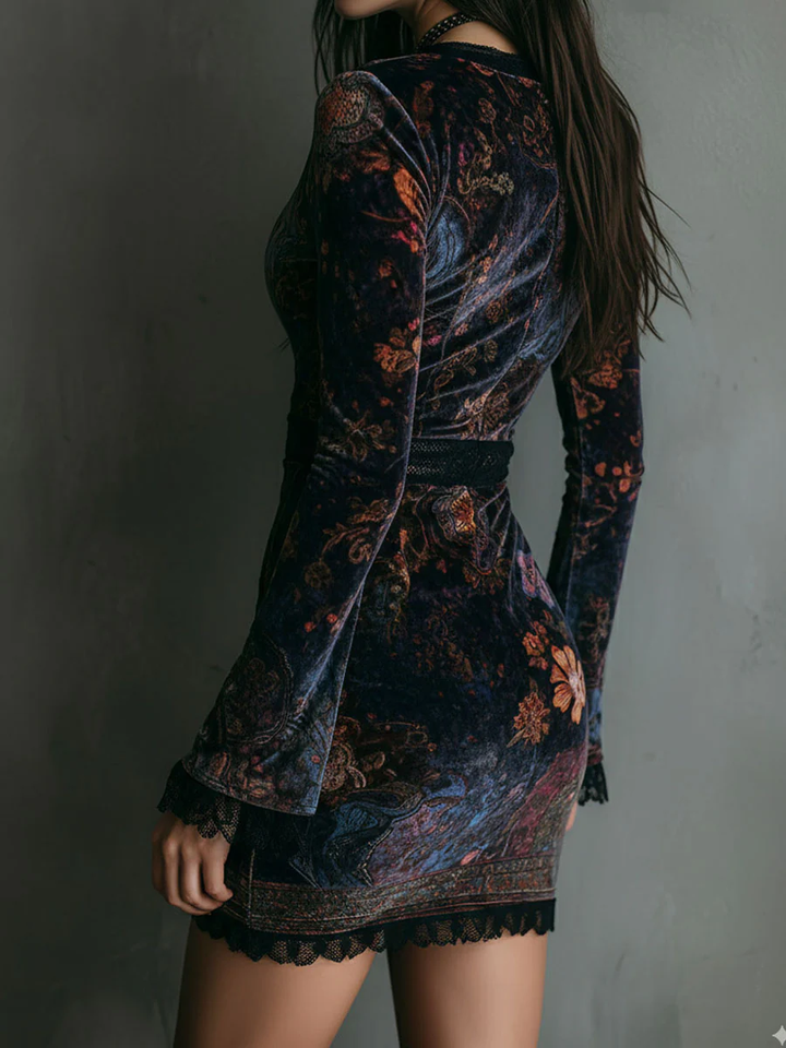 Minivestido ajustado de terciopelo con cuello en V, estampado floral y ribete de encaje