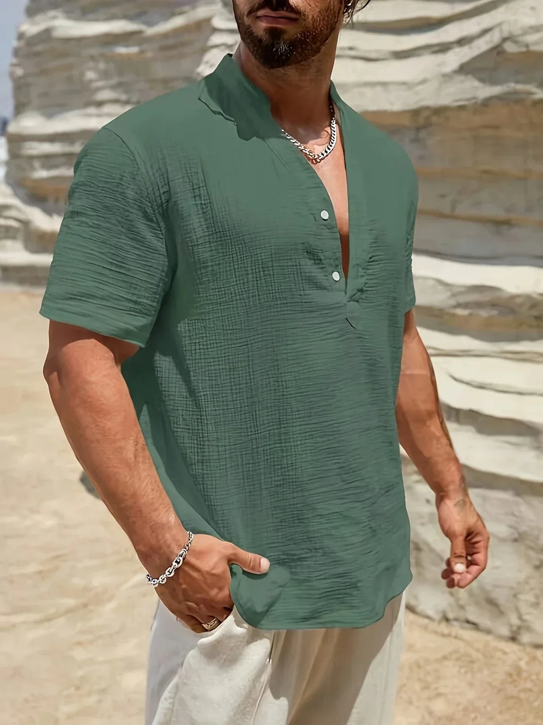 Cómoda camisa de verano con cuello levantado