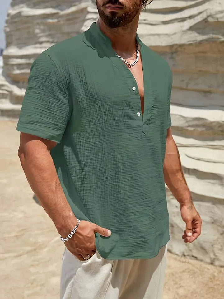 Cómoda camisa de verano con cuello levantado