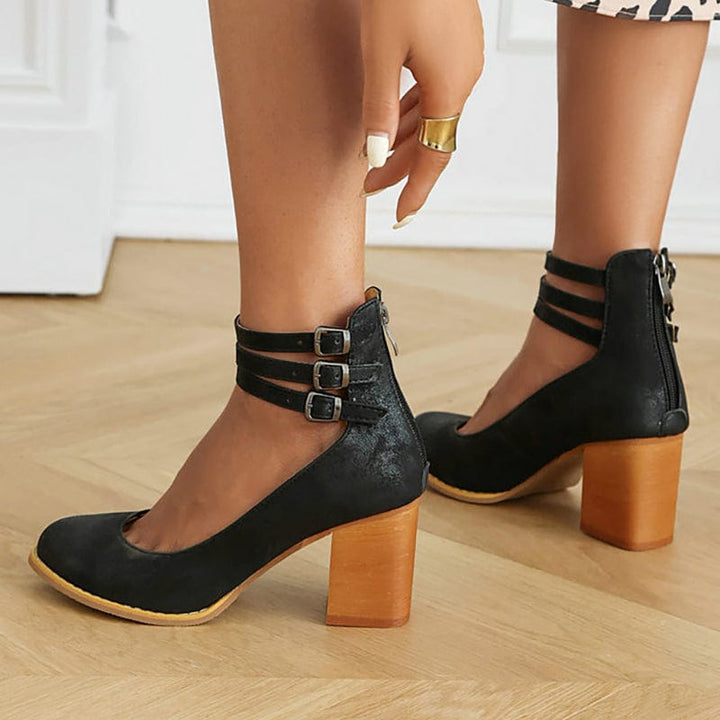 Zapatos de tacón con triple hebilla