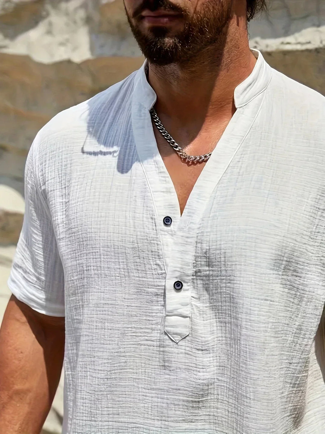 Cómoda camisa de verano con cuello levantado