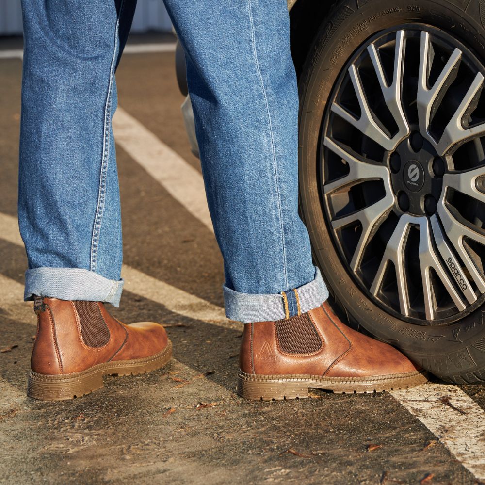 Comfort Fit Leather Chelsea Boots Men