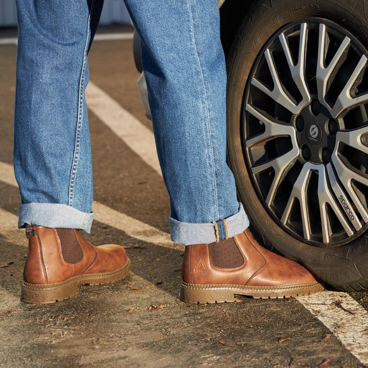 Comfort Fit Leather Chelsea Boots Men
