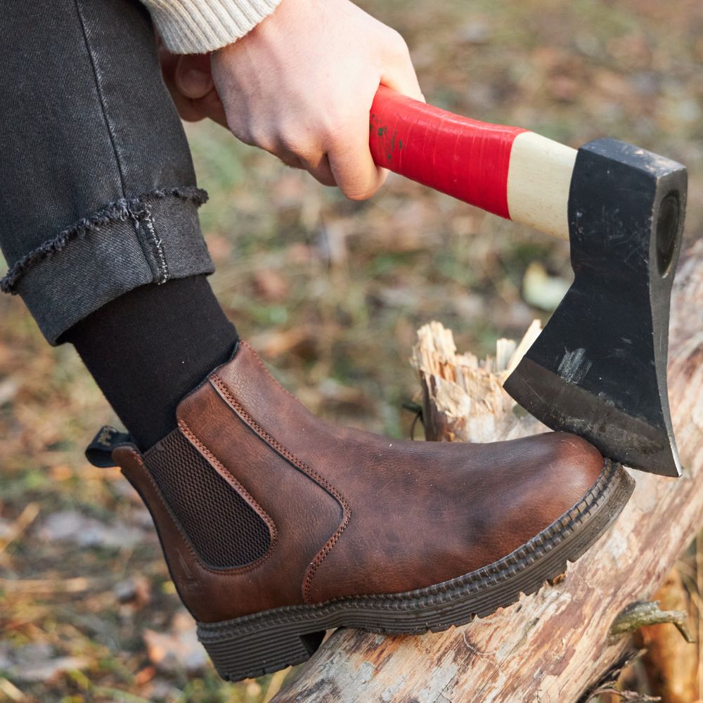Comfort Fit Leather Chelsea Boots Men