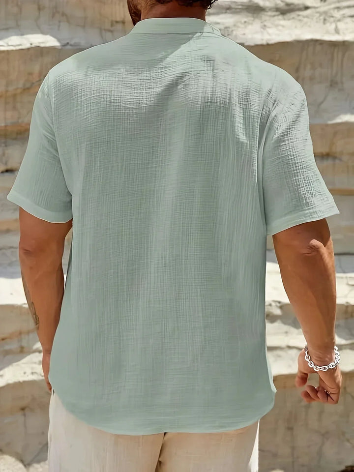 Cómoda camisa de verano con cuello levantado