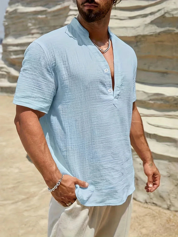 Cómoda camisa de verano con cuello levantado
