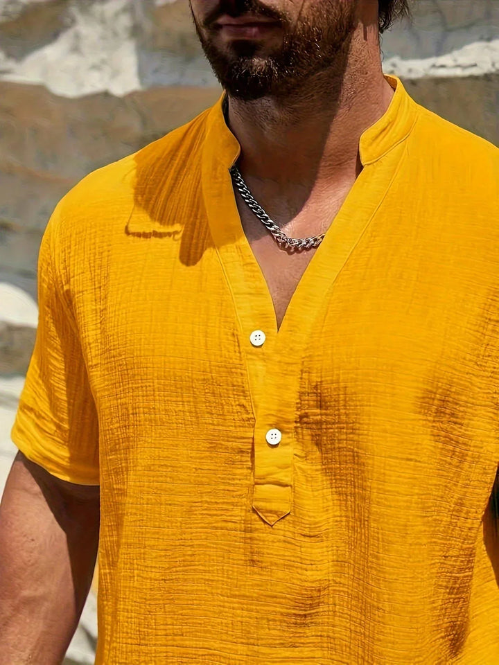 Cómoda camisa de verano con cuello levantado