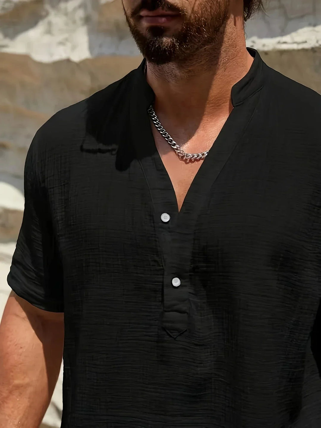 Cómoda camisa de verano con cuello levantado