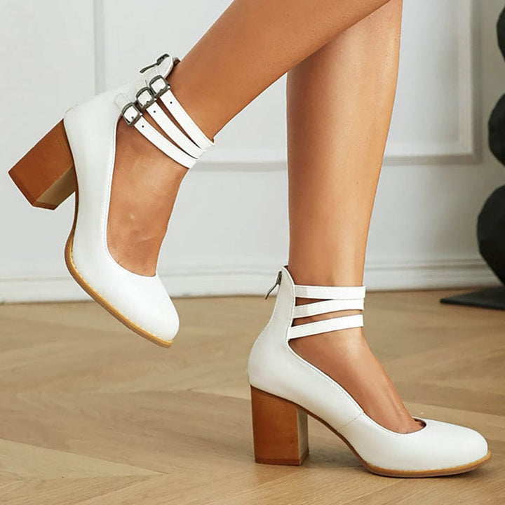 Zapatos de tacón con triple hebilla