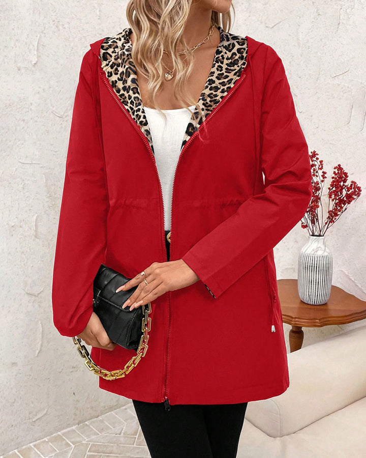 Abrigo reversible con capucha y estampado de leopardo