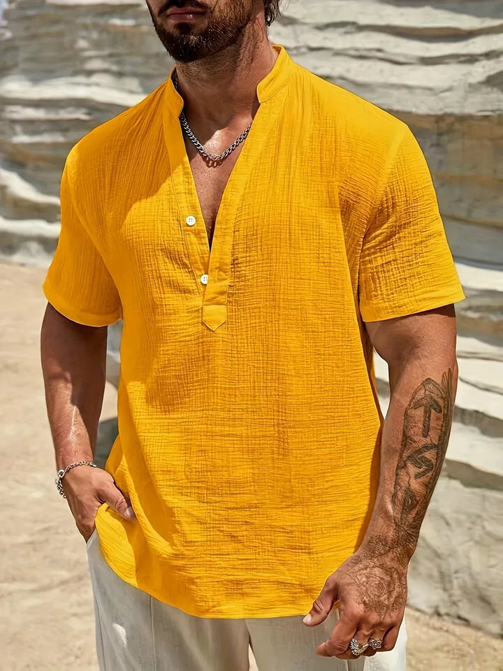 Cómoda camisa de verano con cuello levantado