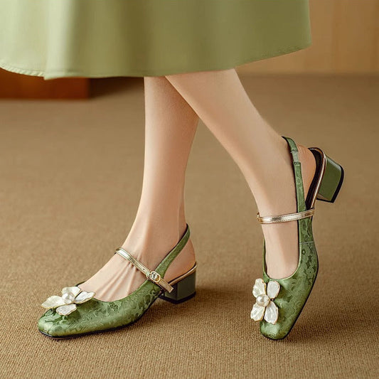 Zapatos de tacón destalonados