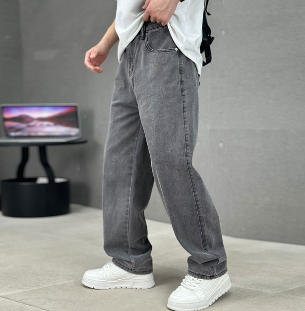 Men’s Spring Loose-Fit Straight Denim Jeans