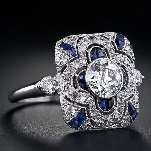 Anillo llamativo