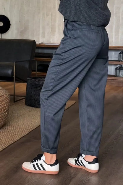 ELEGANT FIGURE-FLATTING STRIPED TROUSERS