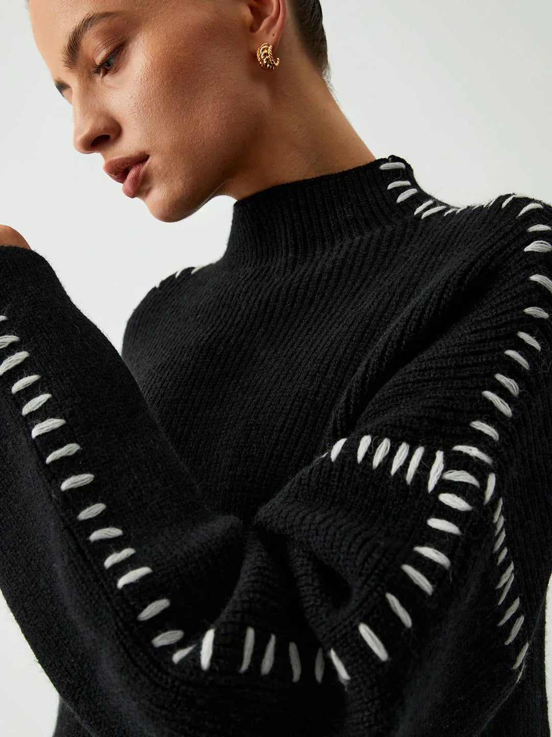 Sudadera minimalista acogedora con cuello redondo