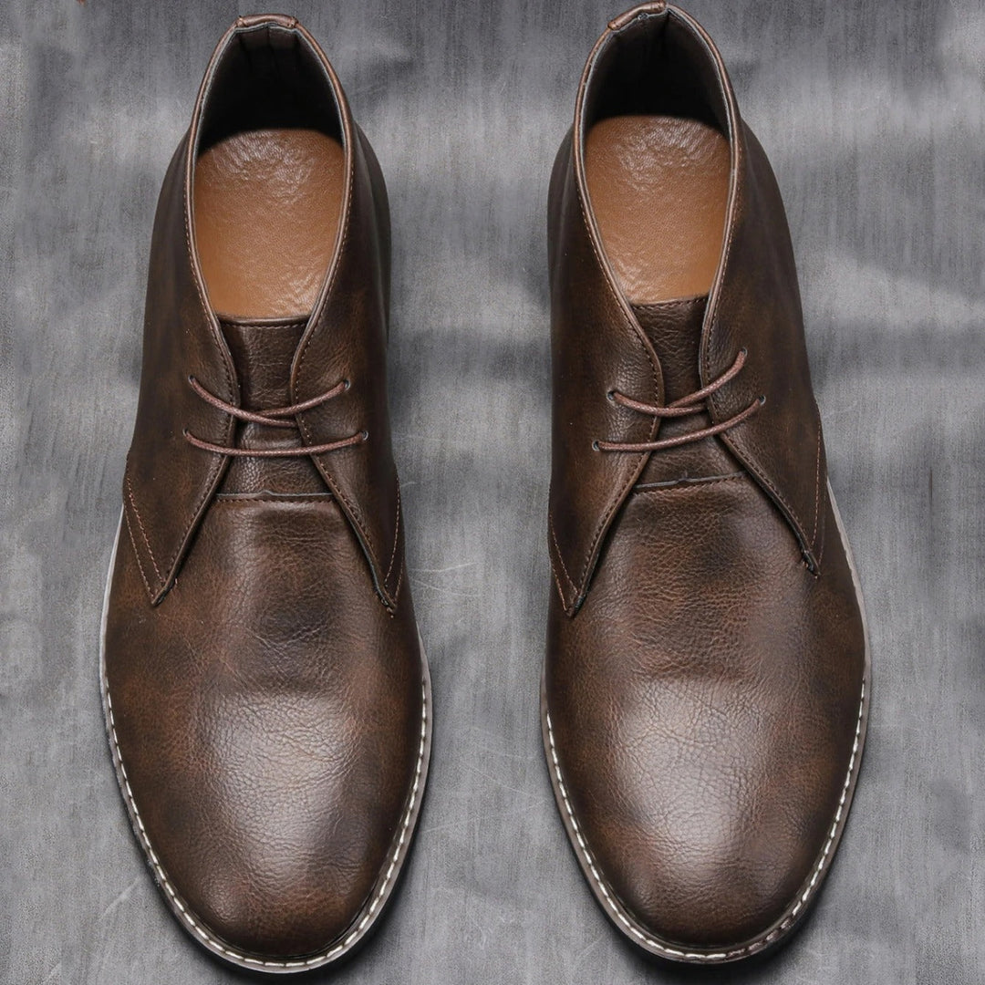 Botas elegantes de cuero
