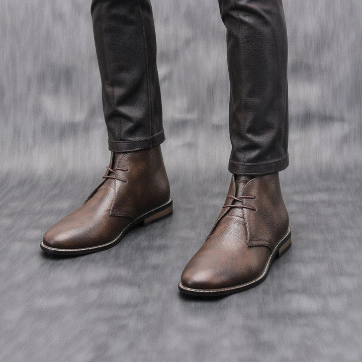 Botas elegantes de cuero