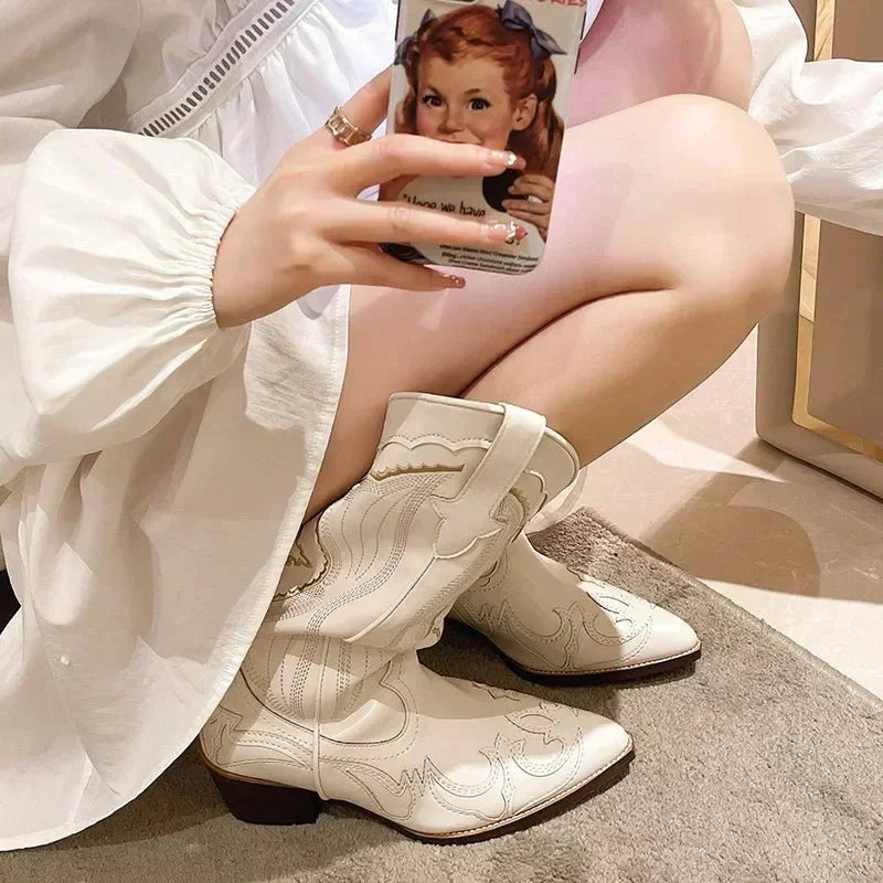 Botas vaqueras elegantes de mujer con bordado