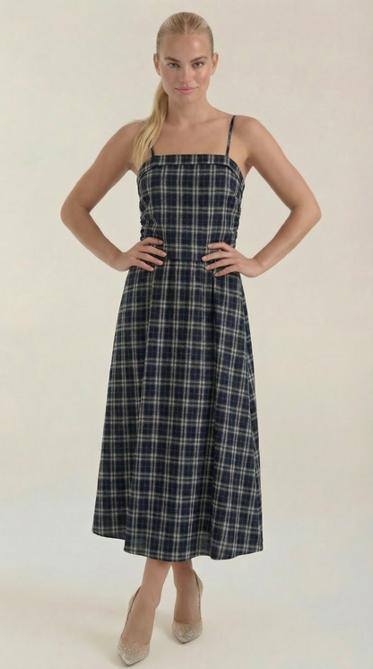 Vestido de verano a cuadros con cuello cuadrado y corte midi