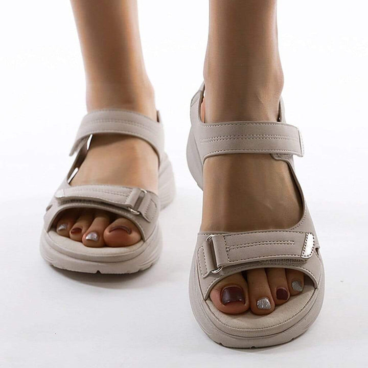 Elegante sandalia de sujeción