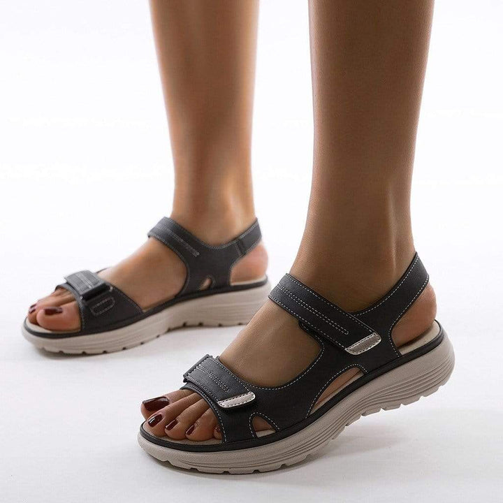 Elegante sandalia de sujeción